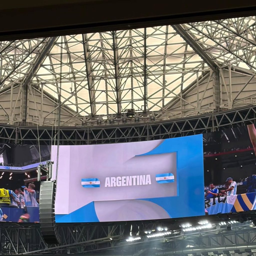 MESSI, TE CUIDAN LOS CIELOS…