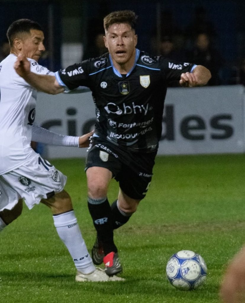 ESTE TIPO SALVO LA NOCHE